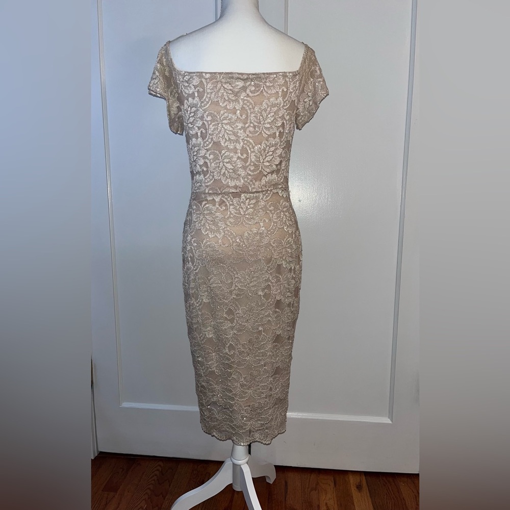 Quiz Elegant Lace Midi Dress - Picture 2 of 3
